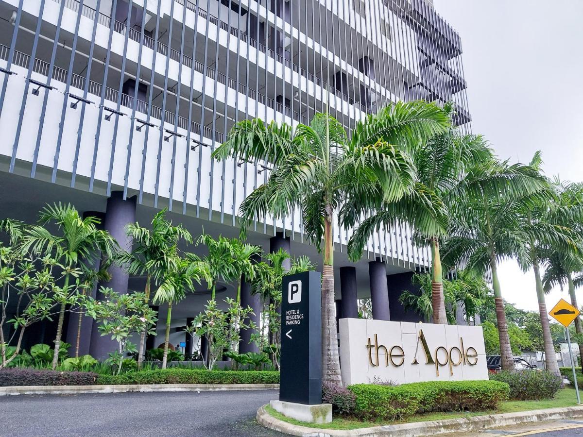 The Apple Suites Melaka By Bluebanana Esterno foto